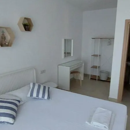 Telhinis & فندق 2*