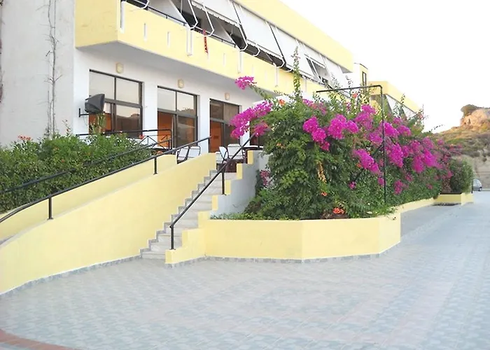 فندق Telhinis & فاليراكي